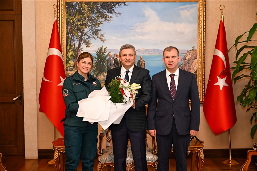 Antalya Valisi Sayın Hulusi ŞAHİN 26 Ocak Dünya Gümrük Günü Münasebetiyle Makamında Ziyaret Edildi.